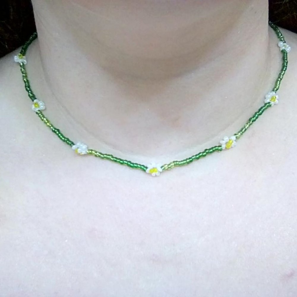 4/ $20 daisy chain 90s choker clueless inspired